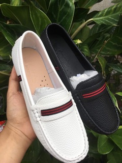 Giày moca viền đỏ