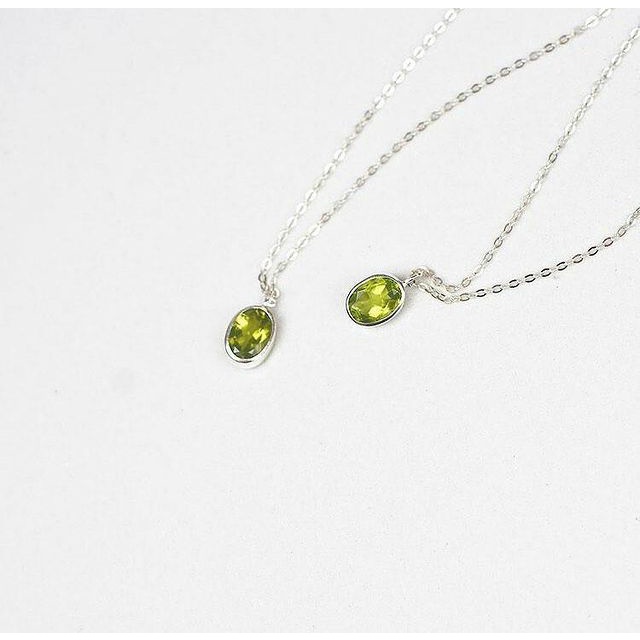 Dây chuyền mặt đá peridot xanh lá viền bọc bạc  tinh tế An Gem