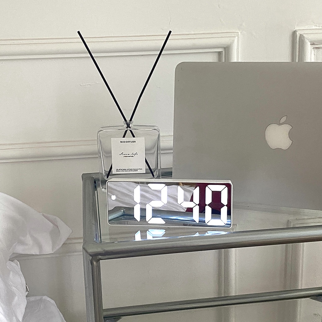 Đồng hồ báo thức kỹ thuật số mặt gương đơn giản có đèn led và âm thanh phong cách nhật bản kèm cáp