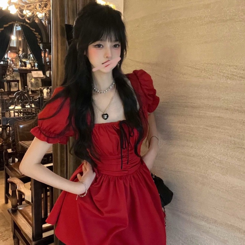 Váy xòe ngắn lolita đỏ nơ đen cổ vuông tay phồng nhẹ