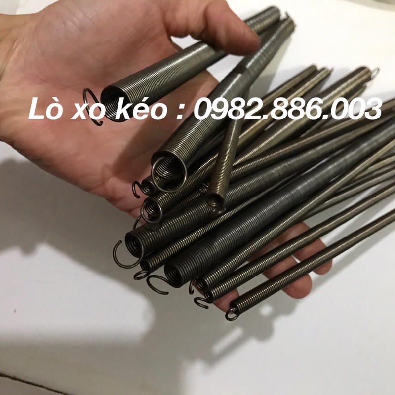 1 cái Lò xo kéo phi 8 dài 200mm