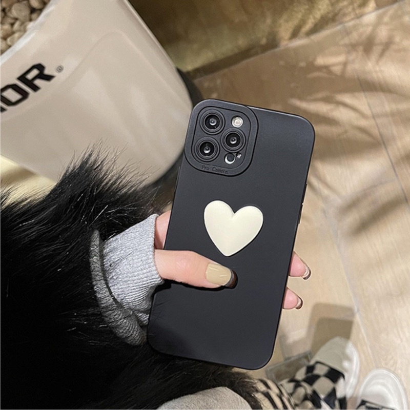 Ốp lưng pro camera màu tím & đen hoạ tiết trái tim nổi dành cho ip