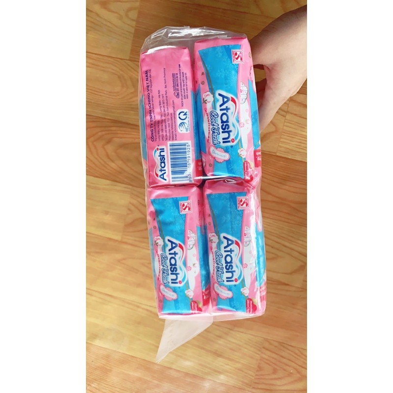 Băng vệ sinh Atashi bạc hà cuộn 8 gói.