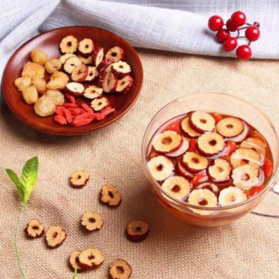 Táo đỏ Hàn Quốc sấy khô - Loại 1 - hộp 1kg