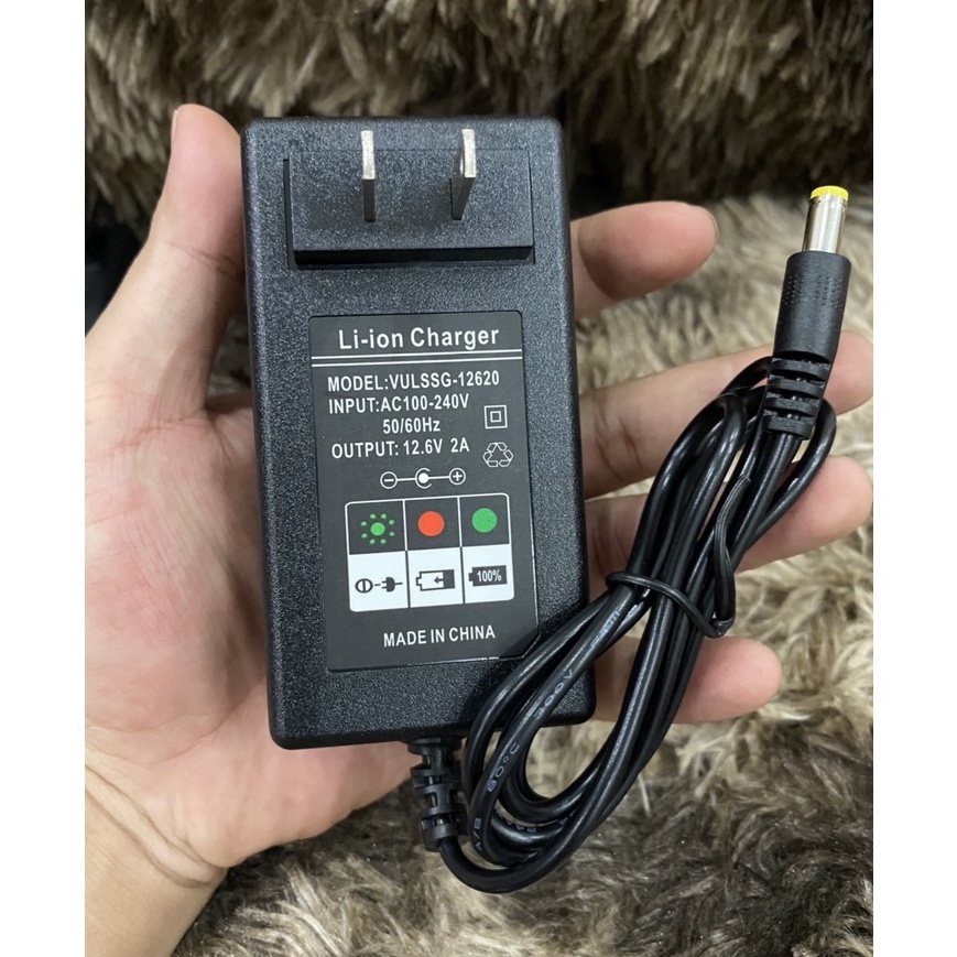 Sạc 3S 12.6V 2A dùng cho pin Li-ion có đèn báo và tự ngắt khi đầy.