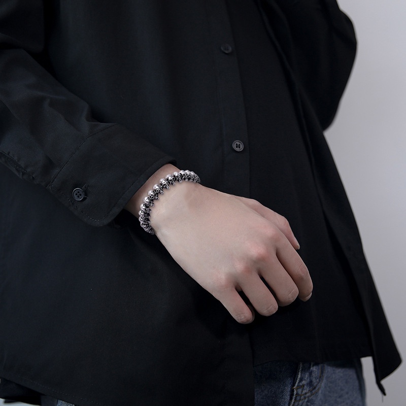 1 Vòng Tay Thép Titan Mặt Hình Đầu Lâu Cá Tính Cho Nam Nữ