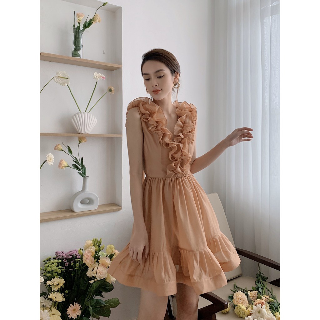 [Mã WABRWA15 giảm 15% đơn 300K] MOLLYNISTA- Đầm Rina nâu cổ bèo cột nơ lưng | BigBuy360 - bigbuy360.vn