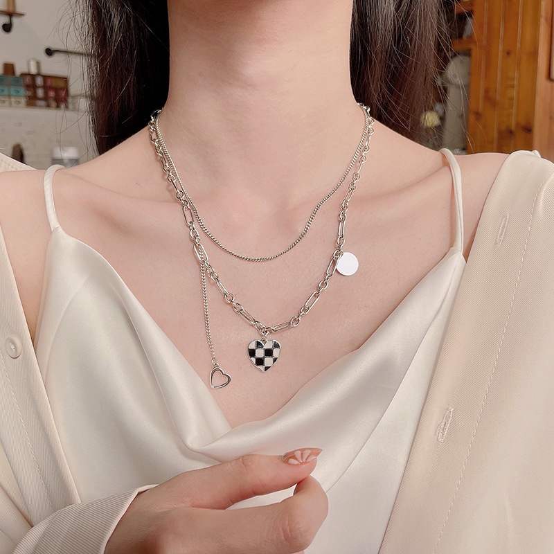 Vòng cổ Mạ Bạc 2K Phối Mặt Hình Bàn Cờ Vua Và Trái Tim