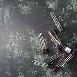 10 con transitor A1015 mới