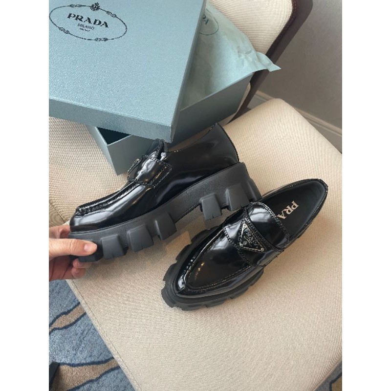 giày lười loafer nữ da thật mũi nhọn đế cao 6cm logo tam giác Prada