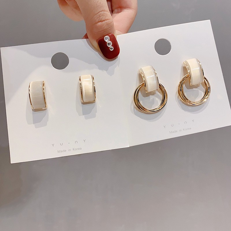 Khuyên tai tròn thiết kế độc đáo thời trang cho nữ