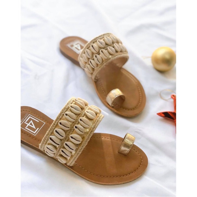 Xăng đan xỏ ngón xinh xắn