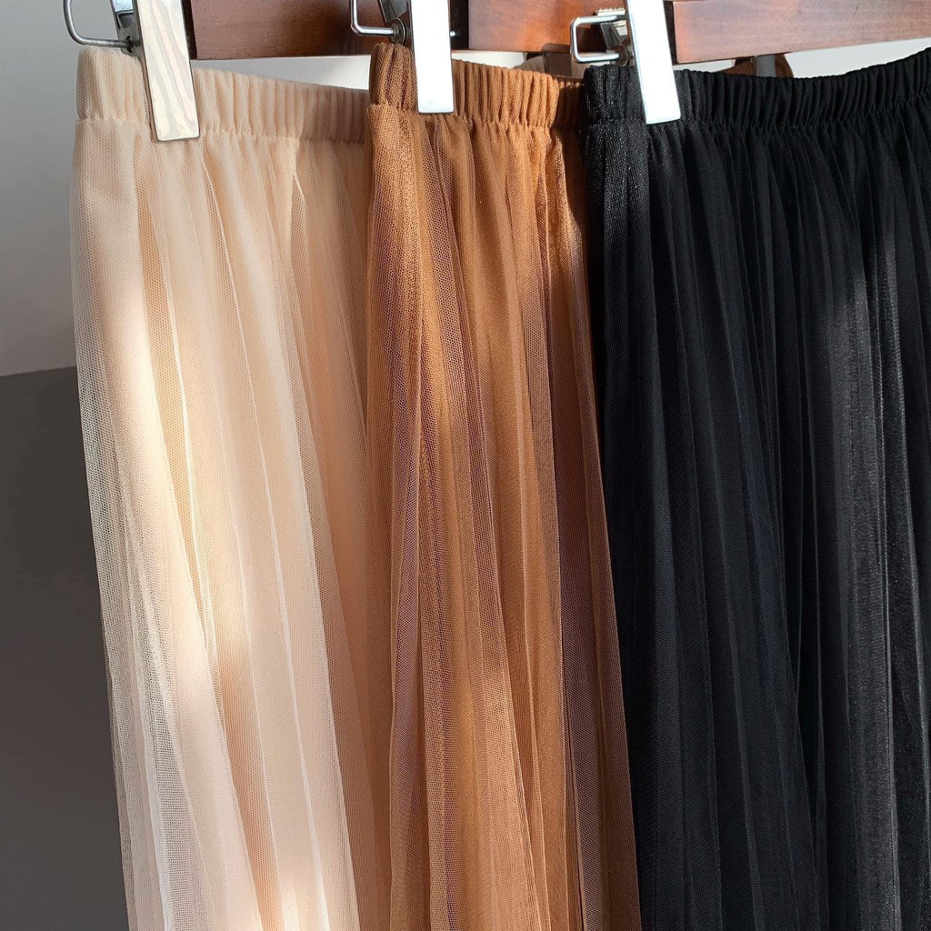 Chân váy phủ ren