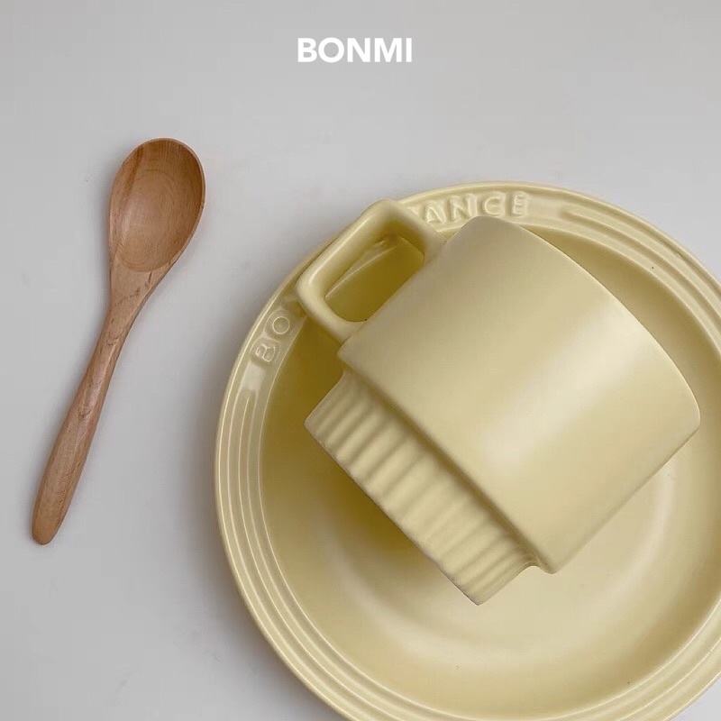 Đĩa gốm lì in chữ nổi Bonmi màu pastel Hàn Quốc, đĩa decor chất liệu gốm cao cấp