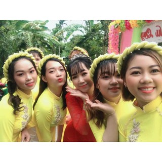 Áo dài bưng mâm màu vàng sữa sale ( set 6 áo + 6 mấn)