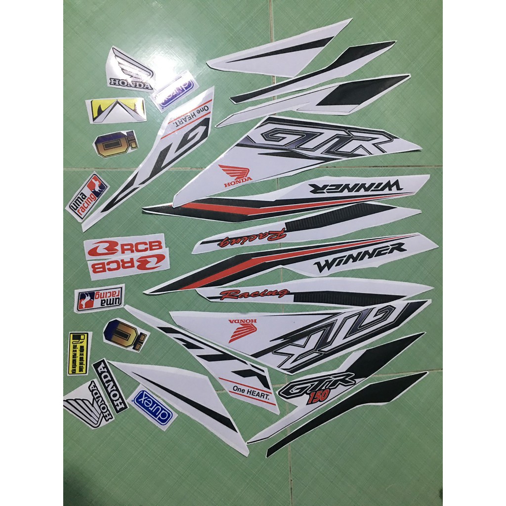 Tem winner GTR trắng đen