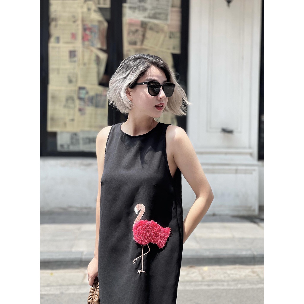 𝐋’𝐄́𝐓𝐑𝐀𝐍𝐆𝐄𝐑 | Đầm suông thêu đáp Hồng Hạc cao cấp
