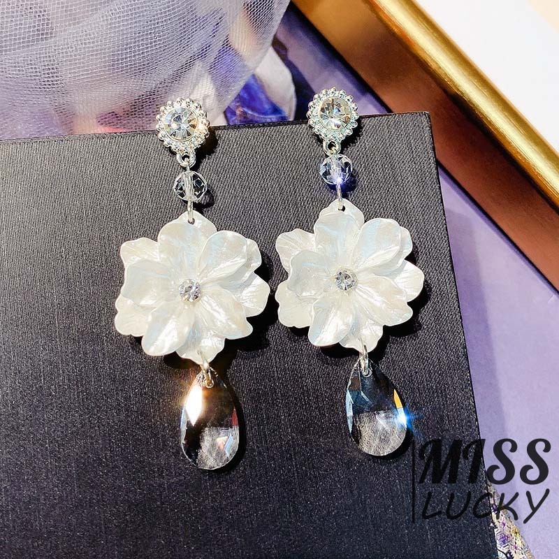 Khuyên tai nữ kiểu dáng thời trang phong cách Hàn Quốc