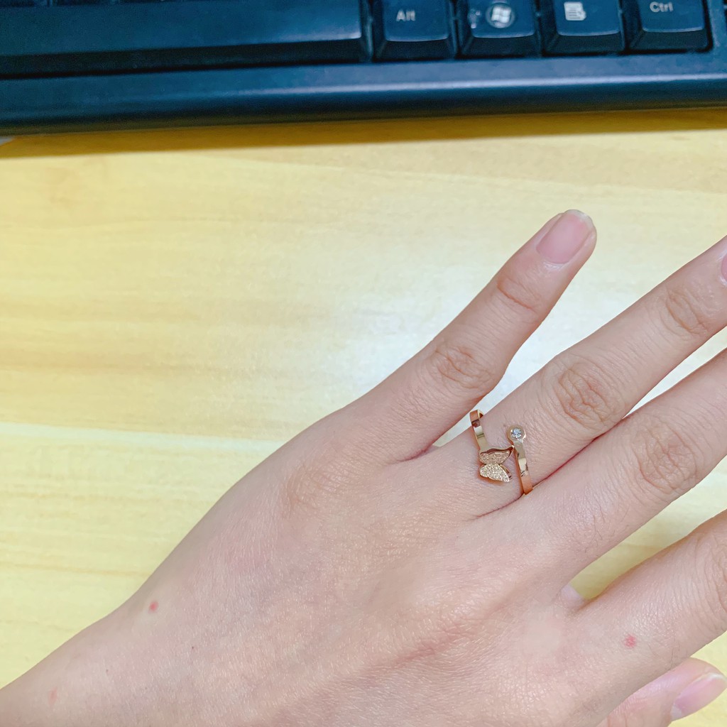 Nhẫn 2 lớp hình bướm ba chiều nhỏ tinh tế bằng thép titan mạ vàng hồng 18K đính kim cương có thể tùy chỉnh kích thước