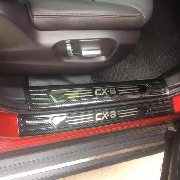 Ốp Bậc Cửa, Nẹp Bước Chân Trong Ngoài Xe Mazda CX8 2022-2019 Vân Carbon Cao Cấp