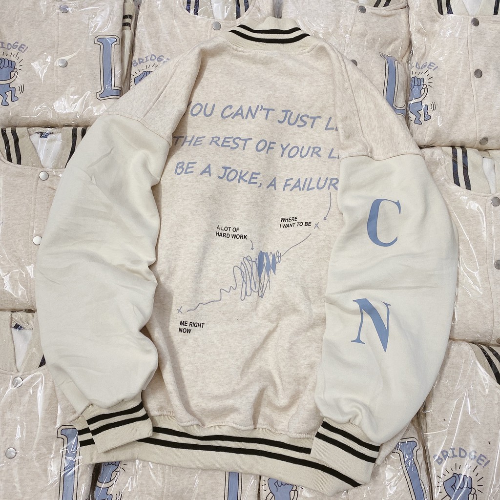 Áo Bomber nỉ màu kem nhạt in chữ L (hình thật) form unisex | BigBuy360 - bigbuy360.vn