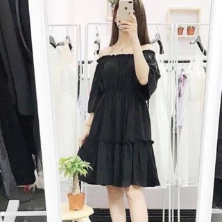 Váy trễ vai đen