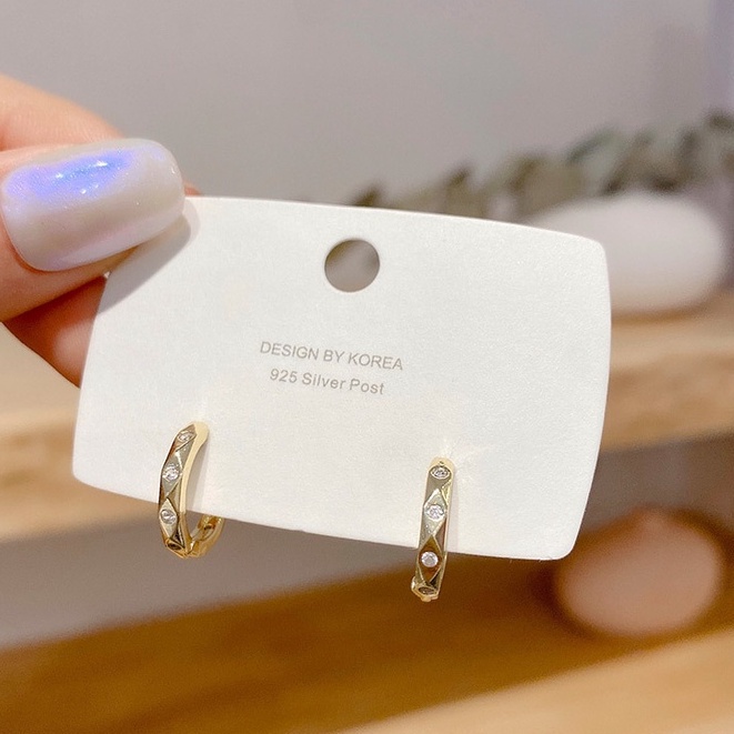 Hoa tai đính đá zircon lấp lánh phong cách Hàn Quốc sành điệu