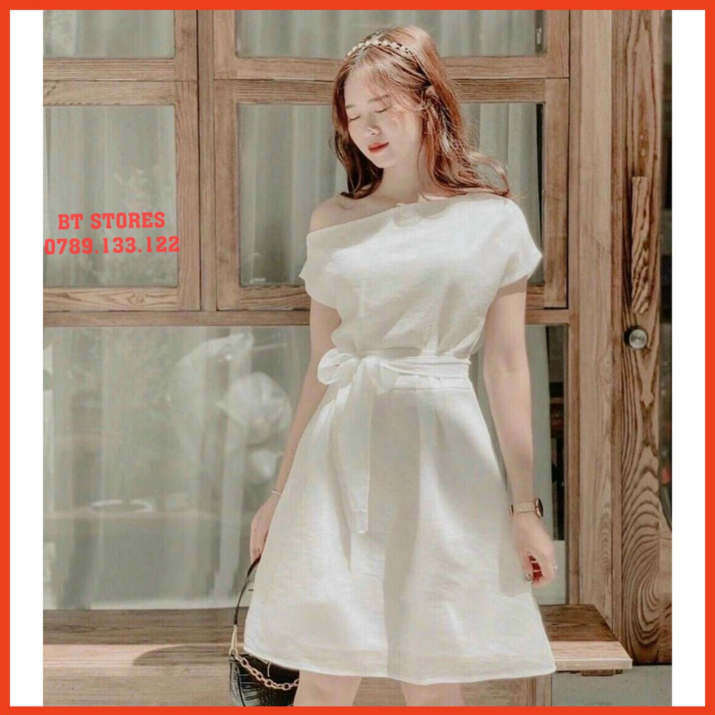 Đầm trắng vai trễ, thắt nơ eo, có lót trong chất liệu tơ Sunny (BT028)