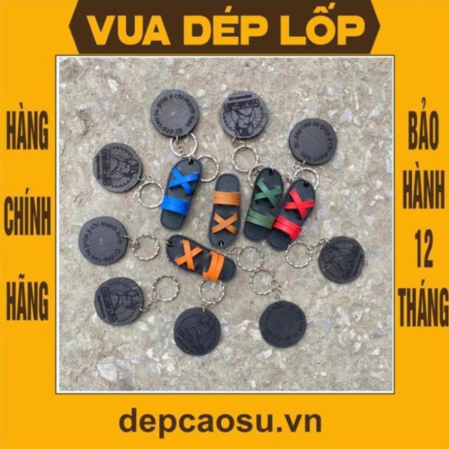 Móc khóa hình dép thiết kế mẫu mã đẹp, hợp thời trang, tinh xảo từ bàn tay người nghệ nhân Phạm Quang Xuân