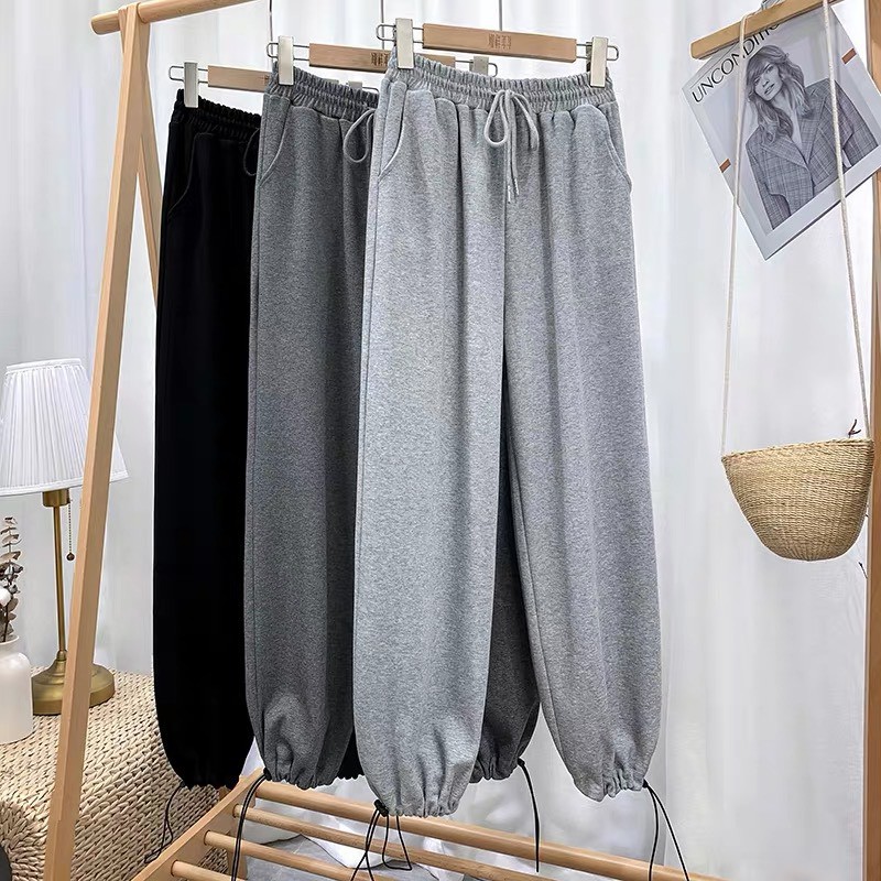 Quần chốt gấu KT Closet kiểu dáng unisex nam nữ mặc được, ống rông, chốt chỉnh mặc được 2 kiểu KT | BigBuy360 - bigbuy360.vn