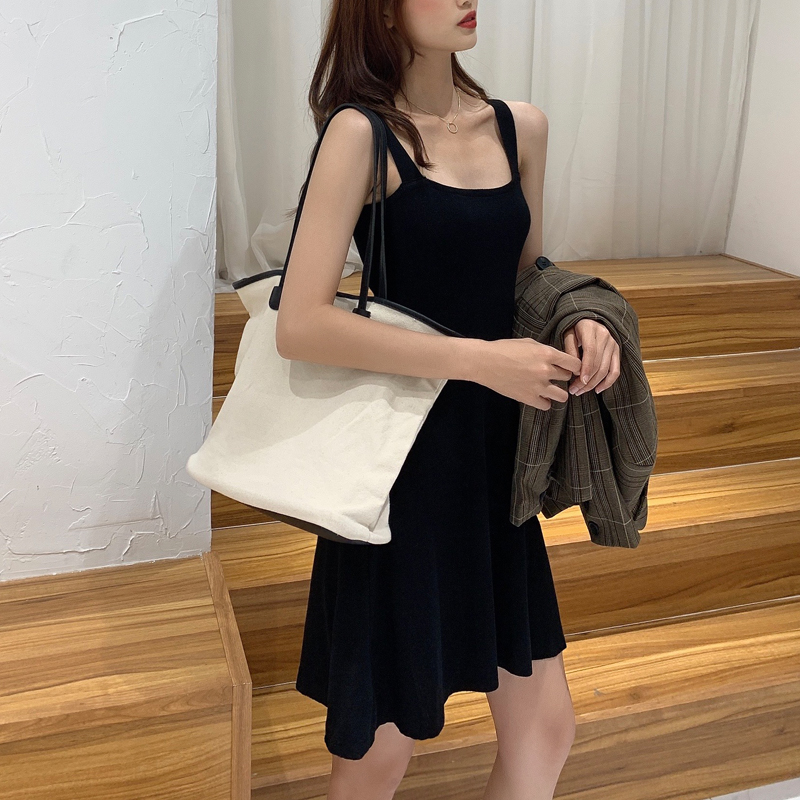 Đầm Hai Dây Dệt Kim Màu Đen Thiết Kế Đơn Giản