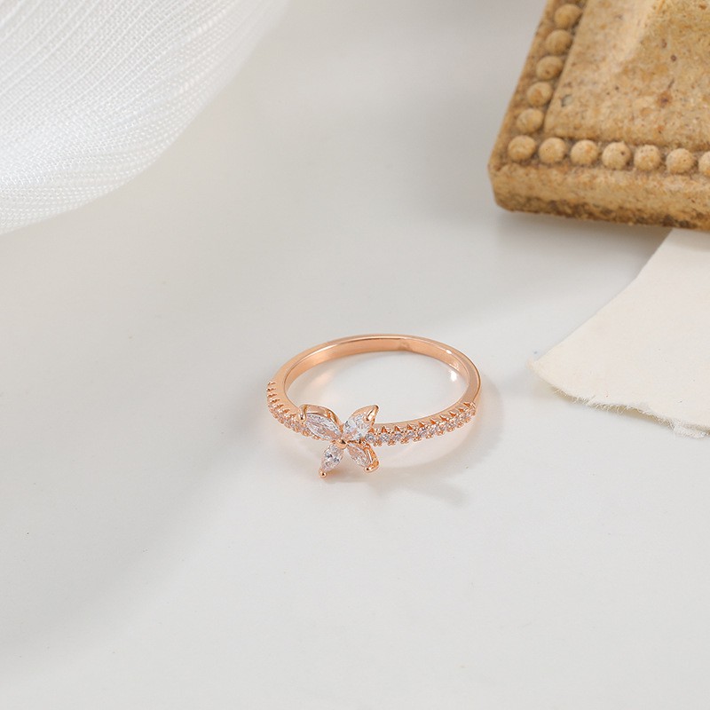 Nhẫn Đính Hôn Kim Cương Hoa Pha Lê Vàng Trắng Phong Cách Thời Trang Cho Nữ