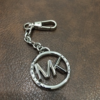 Móc khoá Michael Kors