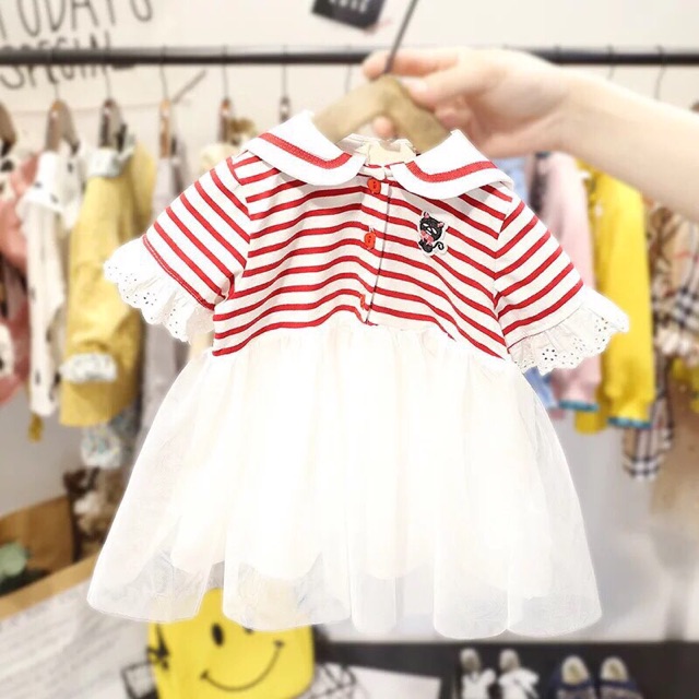 Váy kẻ caro đỏ