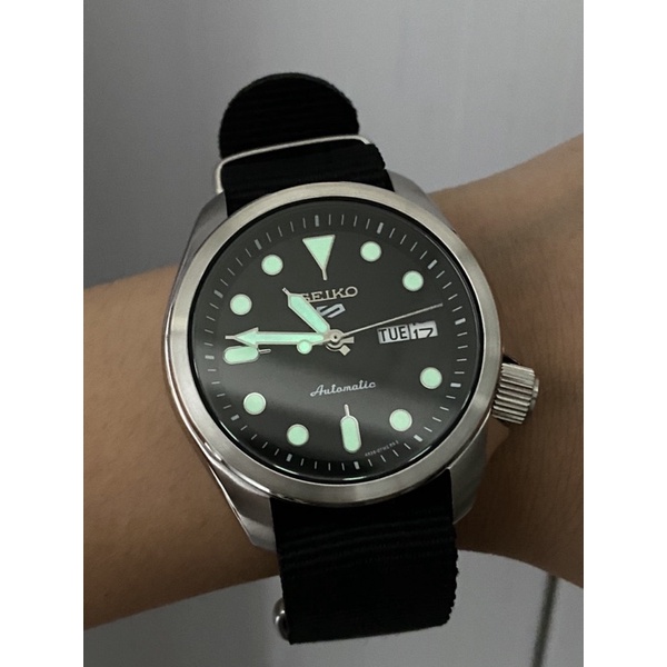 ĐỒNG HỒ NAM SEIKO 5 SPORT AUTOMATIC 2020 , DÂY NATO MÀU BALCK-ĐEN , SRPE67K1