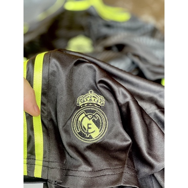 Set bộ quần áo thể thao bóng đá nam nữ vải gai mịn clb real madrid sân khách màu ghi xám sọc xanh cốm 2022 2023