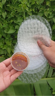 Bánh tráng chấm tắc muối