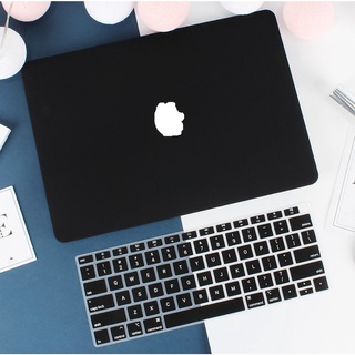 Combo ốp + phủ phím Mácbook màu đen (Tặng kèm nút chống bụi và bộ chống gãy sạc)