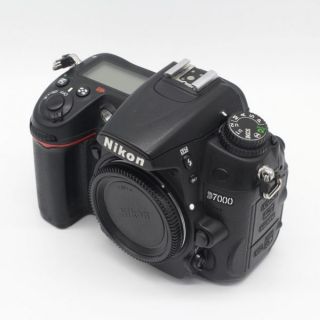 Máy Ảnh Nikon D7000  kèm lens 18-55 VR