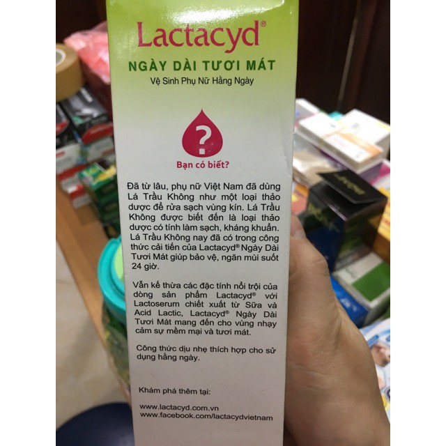 Dung dịch vệ sinh phụ nữ Lactacyd lá trầu không