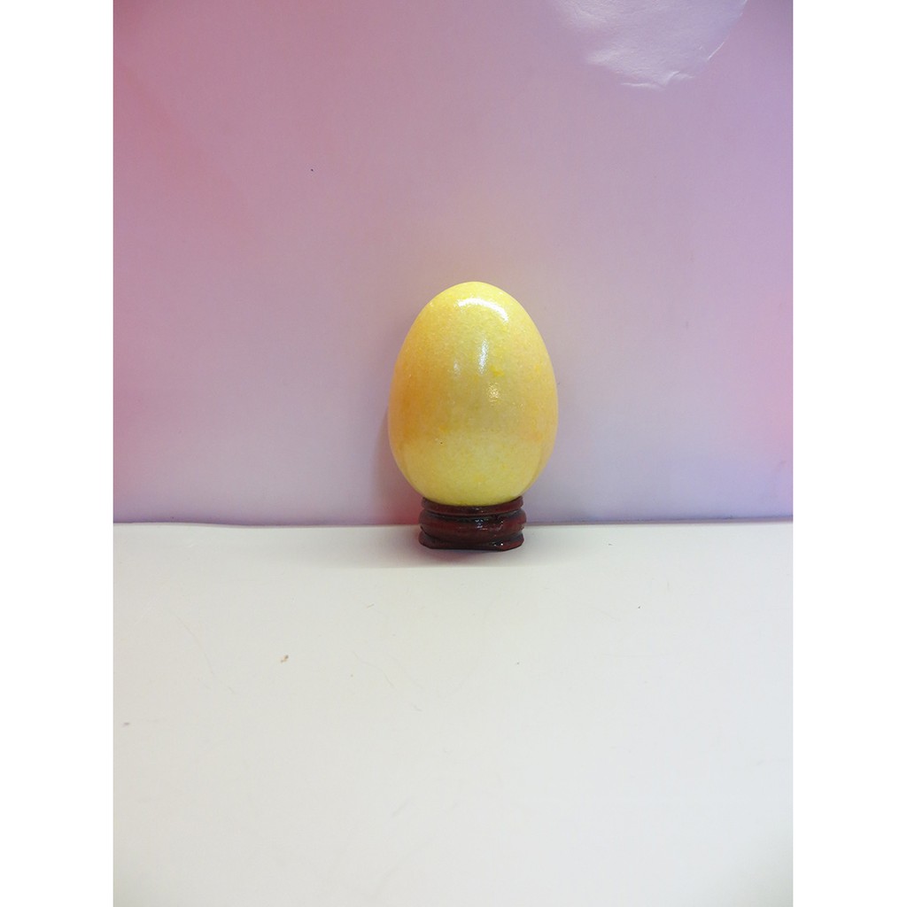 Quả trứng bằng dài 5.9 cm rộng 4.5 cm màu vàng - vật phẩm phong thủy