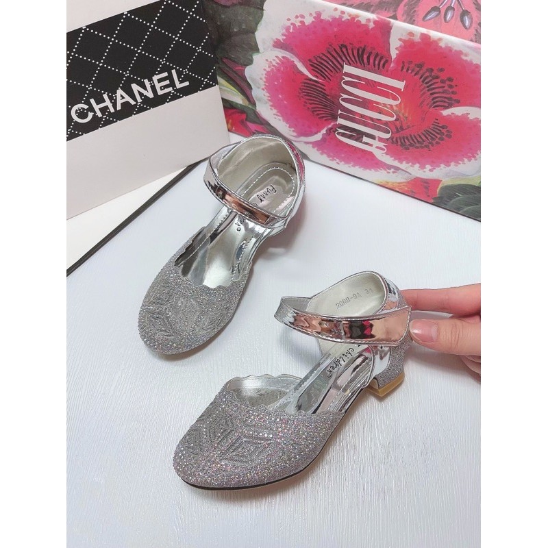 Giầy cao gót trẻ em