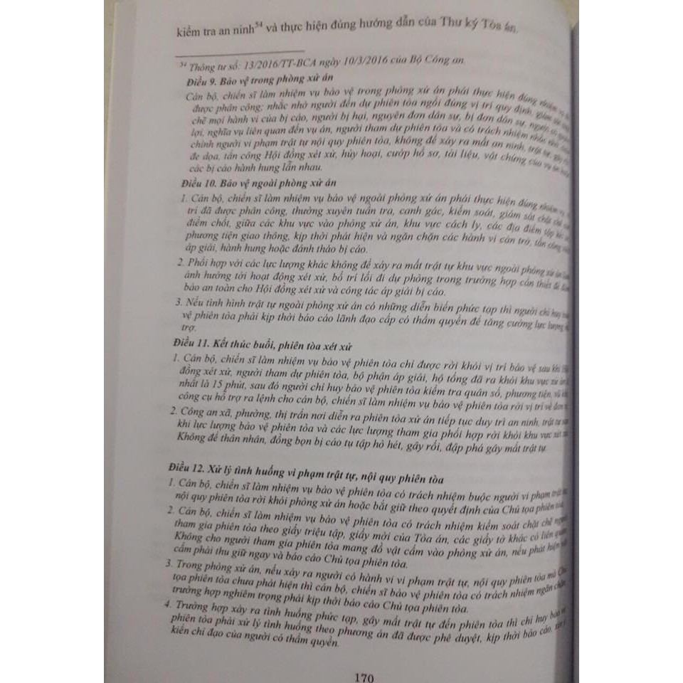 Sách - Chỉ dẫn tra cứu áp dụng bộ luật tố tụng hình sự 2015, sửa đổi bổ sung 2017 | BigBuy360 - bigbuy360.vn