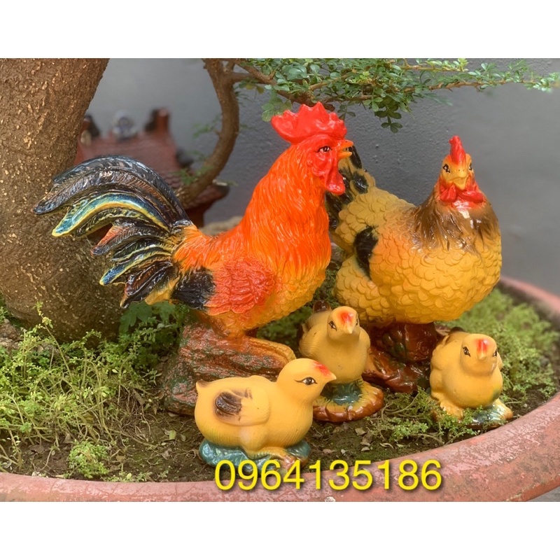 Tiểu cảnh đàn gà nhỏ trong vườn gốm sứ Bát Tràng
