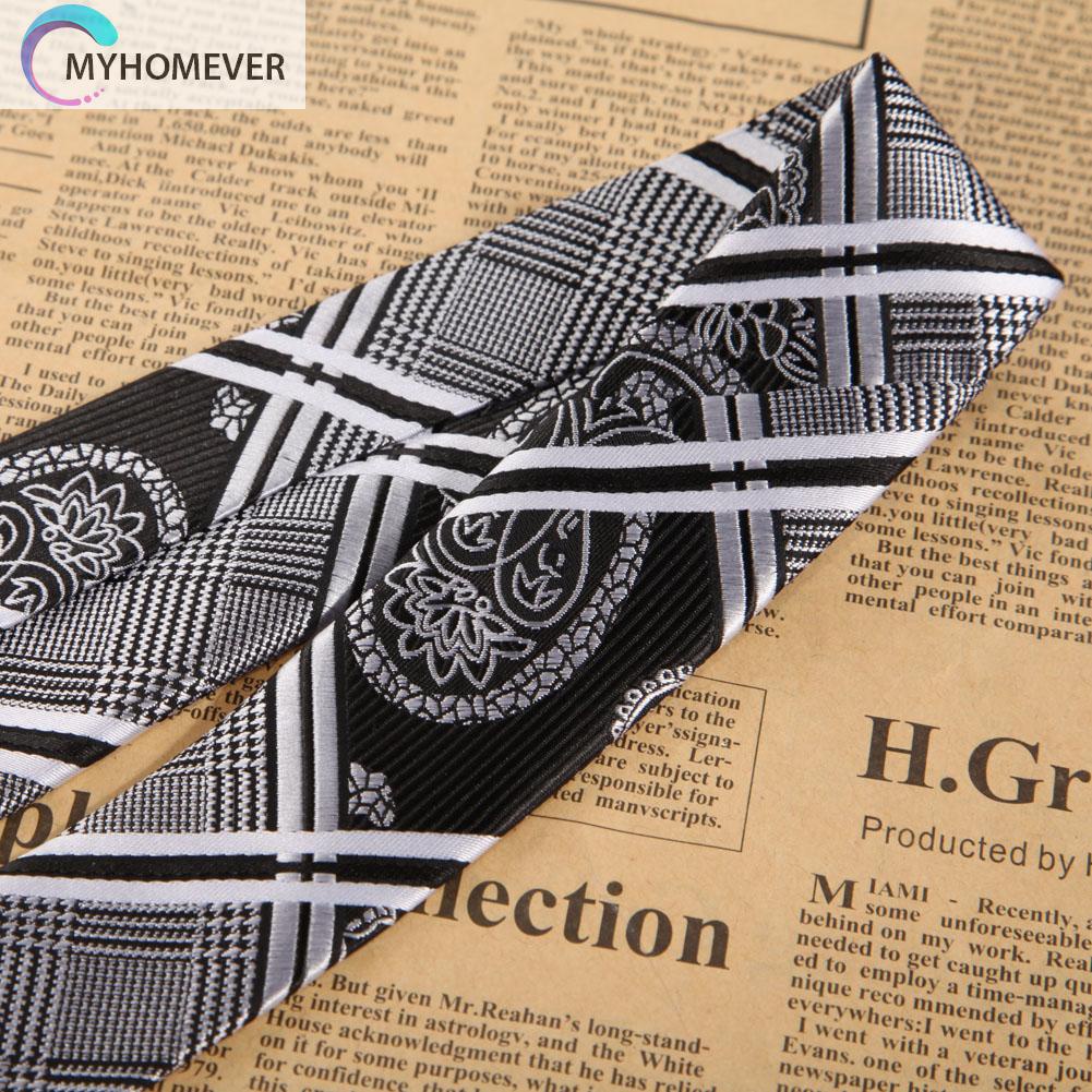 Cà vạt hoạ tiết hoa màu đen cho nam giới