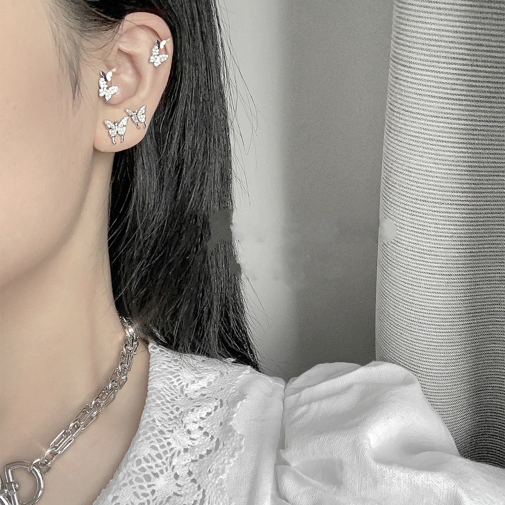 Khuyên tai hình bướm đính đá sang trọng