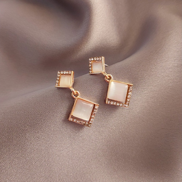 Đôi Khuyên Tai Xinh Xắn Thời Trang Cho Nữ