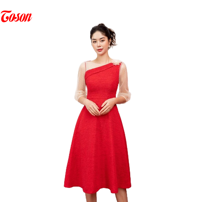Đầm xèo đỏ nhung nhăn, vai đính hoa, tay phối lưới chấm Limitted Toson 43922D82