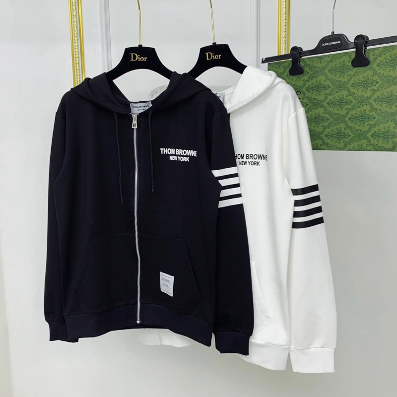 Áo khoác hoodie nỉ nam nữ Thom Browne dập chữ ngực thêu logo túi phối 4 sọc kẻ tay khoá zip kéo cực đẹp
