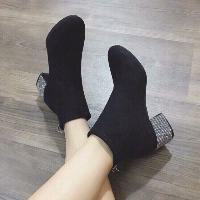Bốt cổ ngắn đế đá